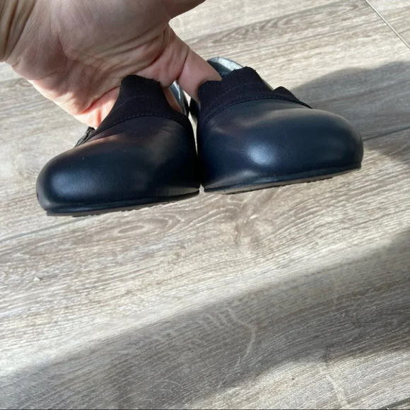 Trotters Women's Beth Pump in Navy Kid - Picture 5 of 14